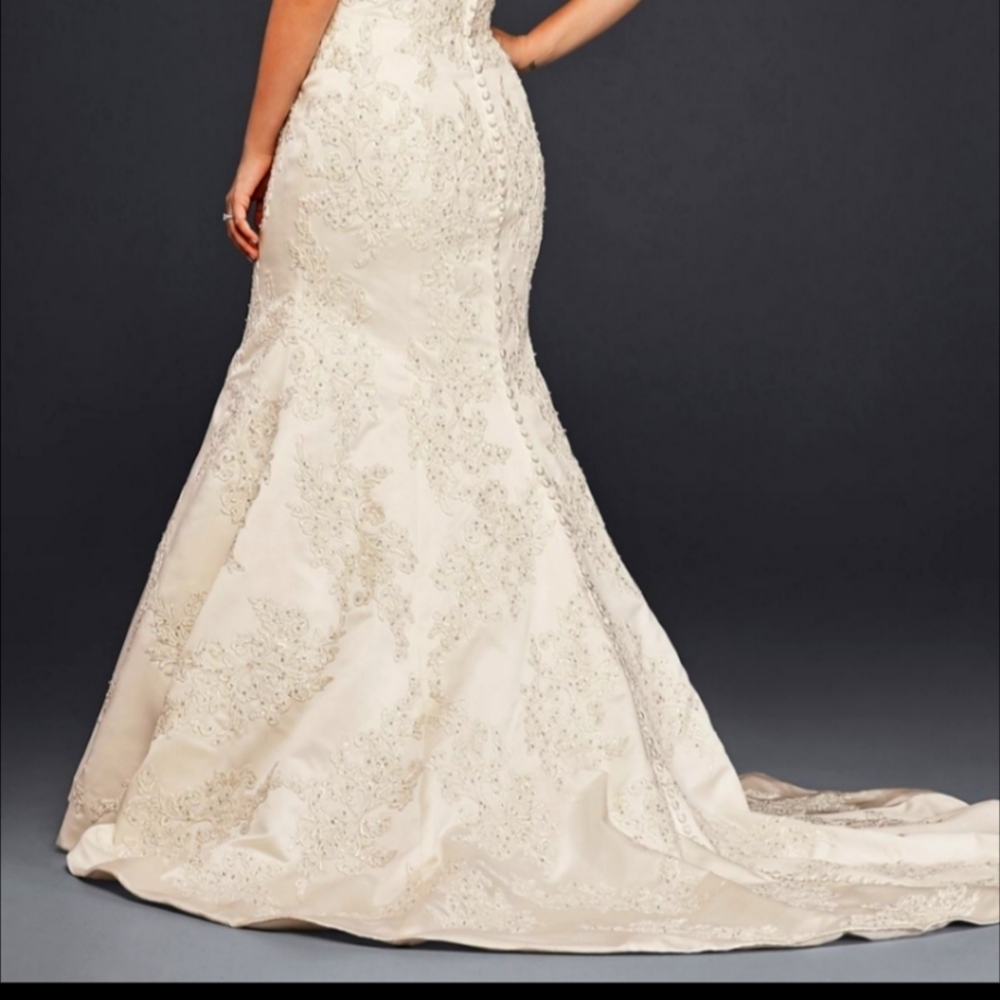 NWT wedding gown ivory beaded crystals trumpet with chapel train Size 8